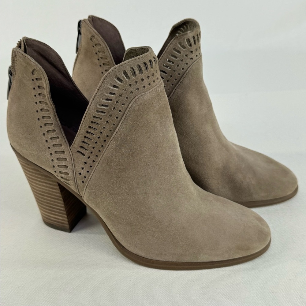 EUC Vince Camuto Fileana French Taupe Split Shaft Suede Leather Ankle Boot 8